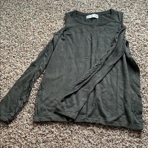 NWOT open shoulder braided sleeve sweater